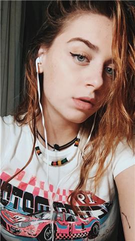 Doy clases de fotografía, cine, audiovisual y etc. soy alumna de audiovisuales y necesito el dinero para seguir estudiando. soy paciente y compresiva