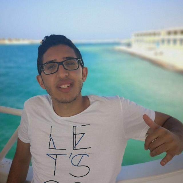 Insegnante di origne egizina parlo benissimo litaliano ho esperienza nel insegnare tutte le materie per gli studenti delle medie