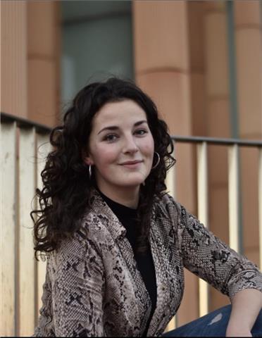 Tengo 22 años, y con experiencia ayudando a niños de infantil y primaria a hacer tareas y a comprender conceptos, de lengua castellana y literatura y matemáticas