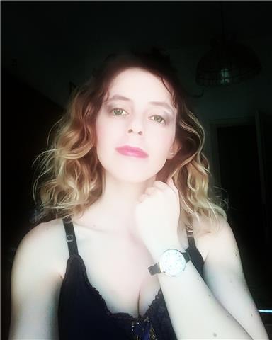 Diplomata al liceo artistico, laureata al Dams (Discipline delle Arti, della Musica e dello Spettacolo), illustratrice di professione. Impartisco lezioni di disegno
