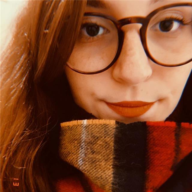 Laureanda nella magistrale in Letterature e filologie euroamericane presso l’Università di Pisa impartisce ripetizioni di inglese, francese e storia
