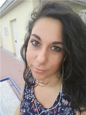 Laureata in matematica impartisce ripetizioni di matematica e fisica per studenti di qualsiasi età, scuole medie e superiori
