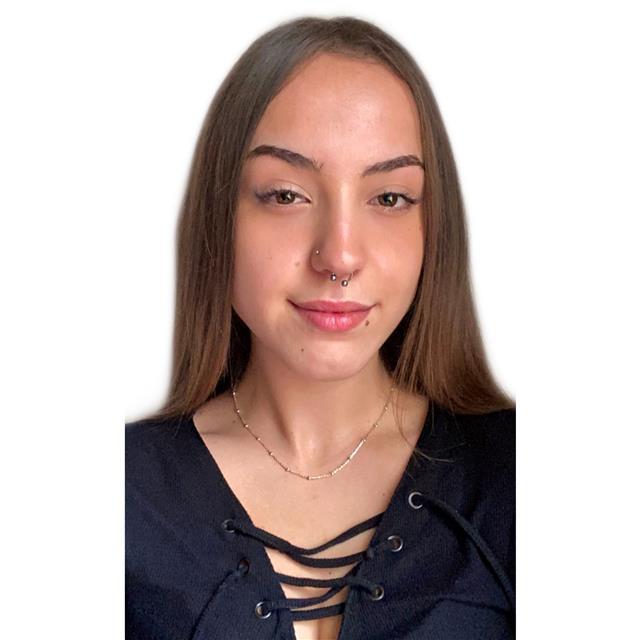 Soy una chica joven recién salida de estudiar a la que se le da bien el inglés. Soy muy afable y dispuesta, con una buena presencia