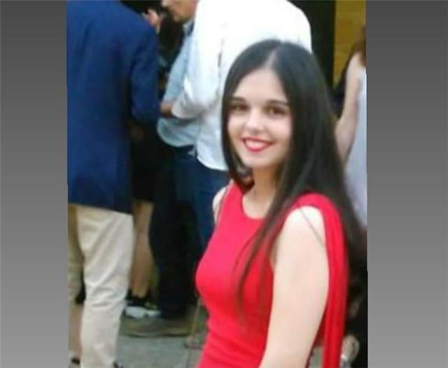 Estudiante con experiencia imparte clases particulares de francés y música a niños en sevilla