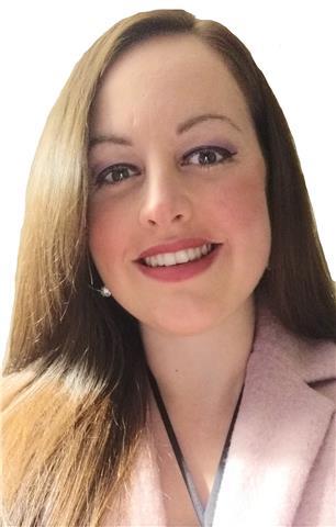 Profesora de clases de refuerzo de geografía e historia, lengua (eso y bachillerato), y primaria