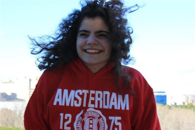 Estudiante de Universidad con título de C2 en inglés oferta clases particulares económicas y a domicilio. Para todas las edades