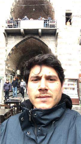 Ingeniero comercial de 28 años, chileno.
Con excelentes habilidades interpersonales.
A personas que no hablen en español