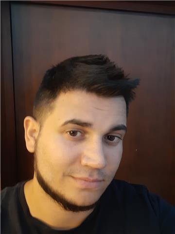 I am a native English speaker looking for people who need help to improve their english skills