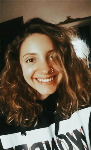Studentessa diplomata al liceo delle scienze umane prossima agli srudi universitari