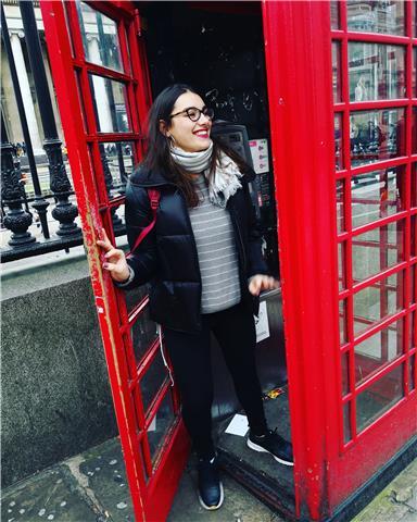 Doy clases de inglés y de biología, también de todas las materia de, eso y primaria