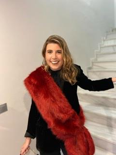 Soy licenciada en administración y dirección de empresas y en relaciones internacionales. actualmente estoy estudiando las oposiciones para ser economista y podría impartir clases tanto de apoyo para primaria y secundaria, ya que tengo un hermano pequeño 