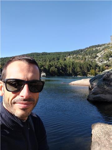 Doy clases particulares de primaria y primeros niveles de secundaria. también informática, montaje de ordenadores, word, excel, internet para adultos