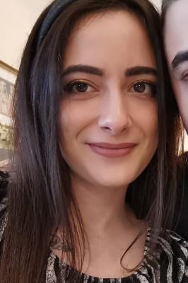 Sono diplomata in Audiovisivo e Multimediale, con esperienza nel settore della Fotografia, offro lezioni private online