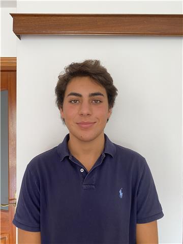 Soy un alumno de la universidad de deusto. tengo el cambridge certificate of proficiency in english (cpe). 
soy una persona social, abierta y con ganas de trabajar!