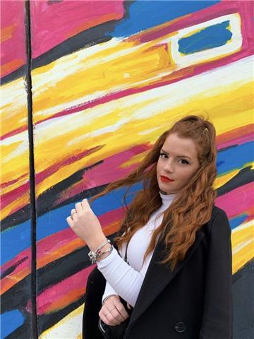 Sono martina, laureata in economia aziendale e con un master in marketing, offro lezioni private online in tutte le materie