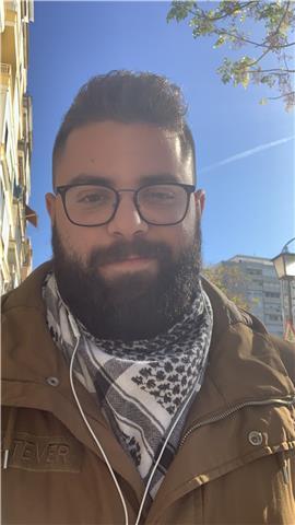 Soy graduado en historia y patrimonio histórico, pero a parte tengo nociones de informática nivel avanzado y ingles nivel b1. soy una persona muy comprometida con lo que hago y que piensa que la mejor manera de aprender es hacerlo divertido