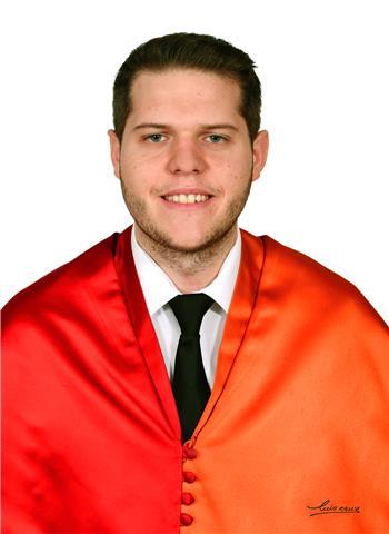 Graduado en el Doble Grado en Derecho y Economía de la Universidad de Sevilla. Clases para todos los niveles de Primaria y ESO, además de las asignaturas relacionadas con mi titulación universitaria