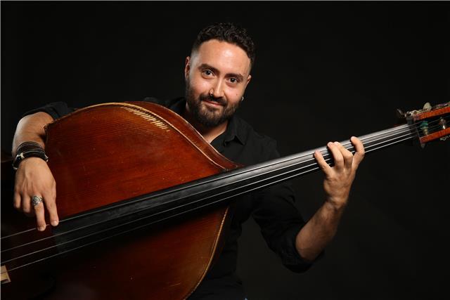 Tú vas a tocar el contrabajo, y lo harás realmente bien