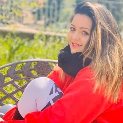 Studentessa laureanda impartisce ripetizioni di lingue (Inglese, Spagnolo, Francese) e materie umanistiche