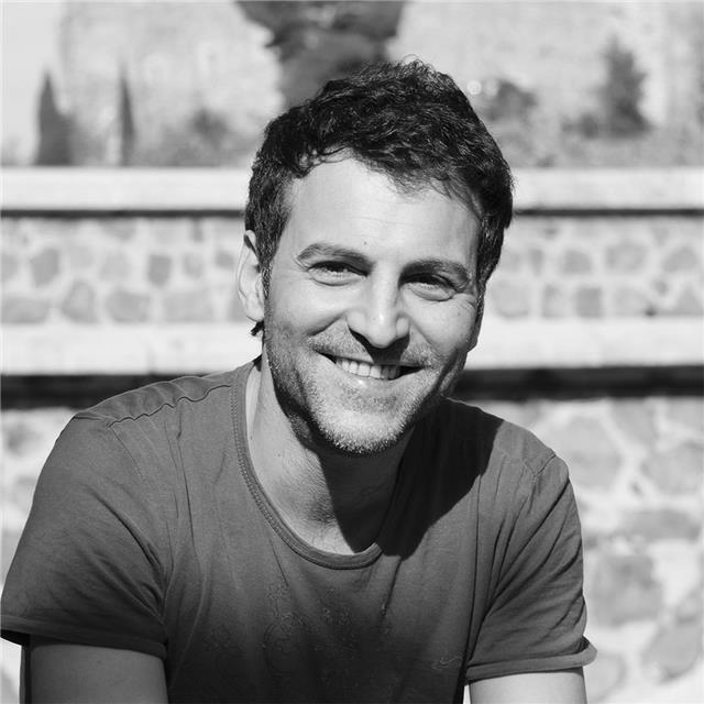 Doy clases en nuevas tecnologías: desarrollo web, unity, #c, processing, cinema4d y after effects