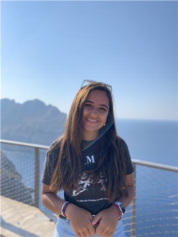 Hola! soy una estudiante de bachillerato y llevo un año enseñando. es algo que me gusta mucho y por esa razón, me encantaría poder dar clases!