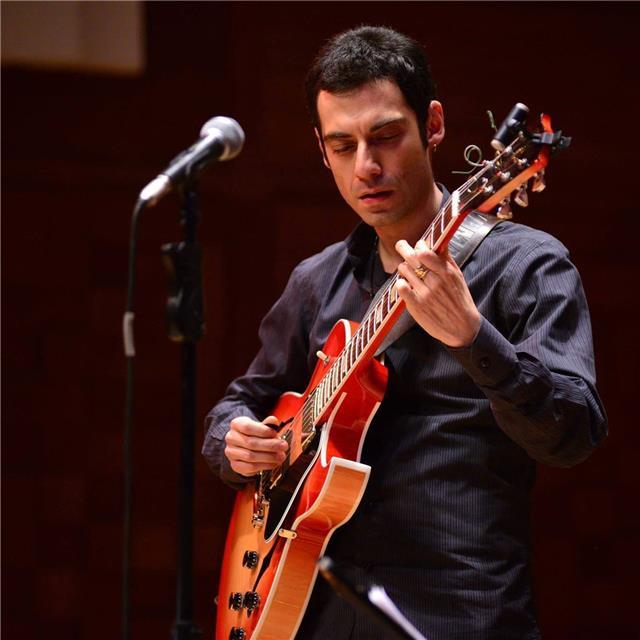 Lezioni di chitarra moderna, musicista professionista diplomato conservatorio