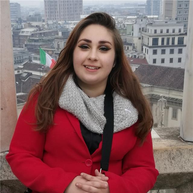 Studentessa diplomata al liceo linguistico offre ripetizioni e aiuto compiti di inglese