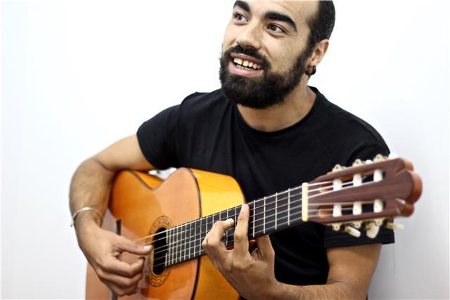 CLASES DE GUITARRA Y UKELELE (1ª Clase Gratuita*)