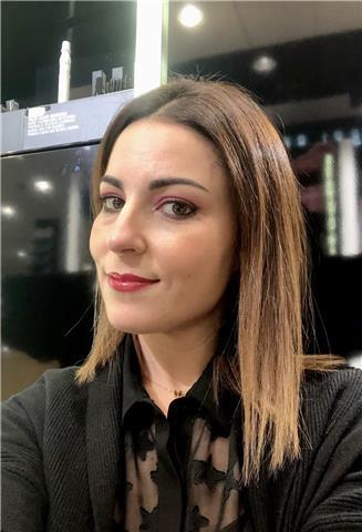 Soy maquilladora profesional con más de 5 años de experiencia. Estudié en Canadian Beauty College e imparto clases de maquillaje, en grupo o individual, tanto para profesionales del sector como para estudiantes, o para personas que realmente quieran apren