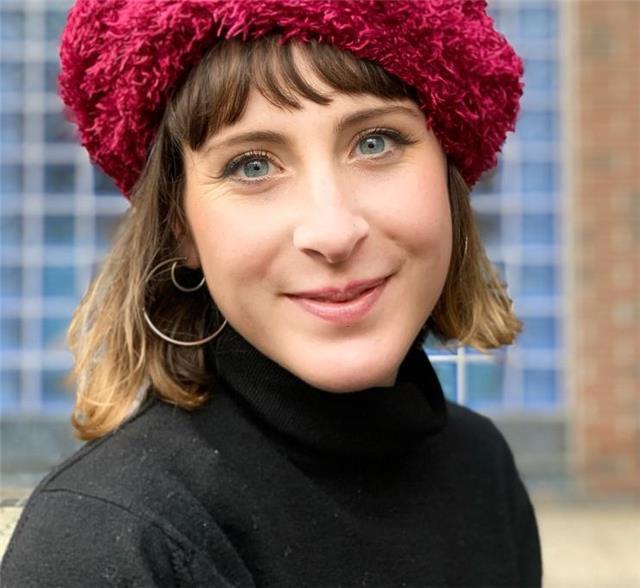 Profesora de inglés y graduada en magisterio infantil