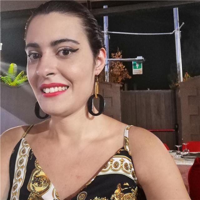 Insegnante madrelingua spagnola offre lezioni di conversazione, correzione compiti, grammatica, letteratura e traduzione