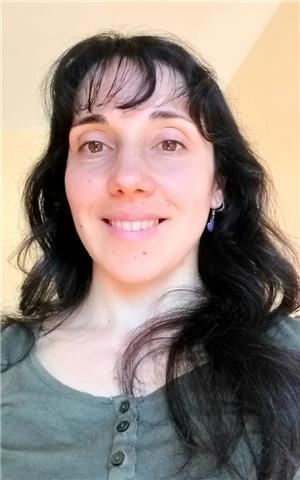 Offro lezioni per alunni di scuola primaria (ogni materia), secondaria di primo grado (storia, geografia, scienze, italiano), secondaria di secondo grado (disegno pittorico e grafico, modellato)