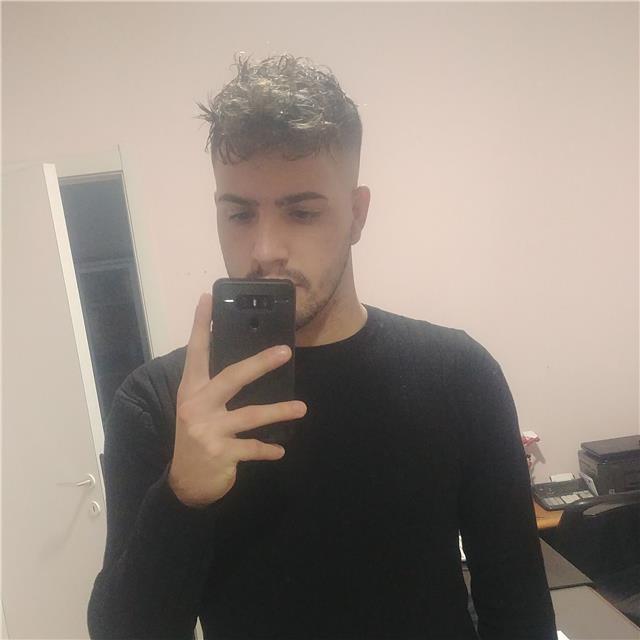 Studente al quinto anno delle superiori offre ripetizioni e aiuto compiti in materie scientifiche ed eventualmente italiano, storia e geografia