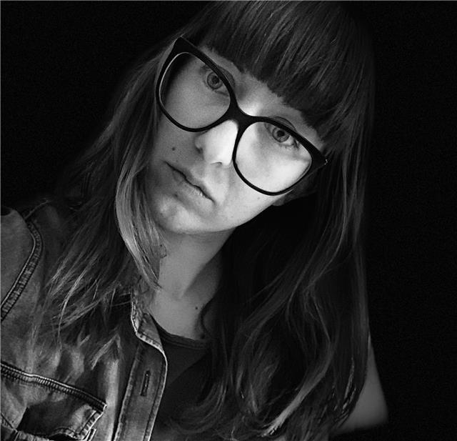 10 anni di esperienza come graphic designer nel settore moda offro lezioni base e avanzate