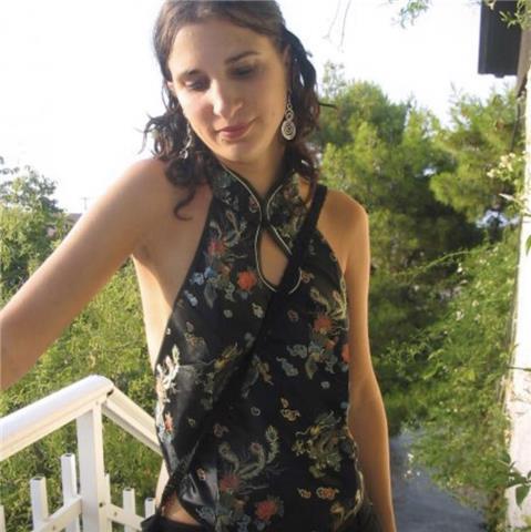 Laureata in lettere classiche e guida turistica in inglese impartisce lezioni a tutti livelli. esperienza ventennale