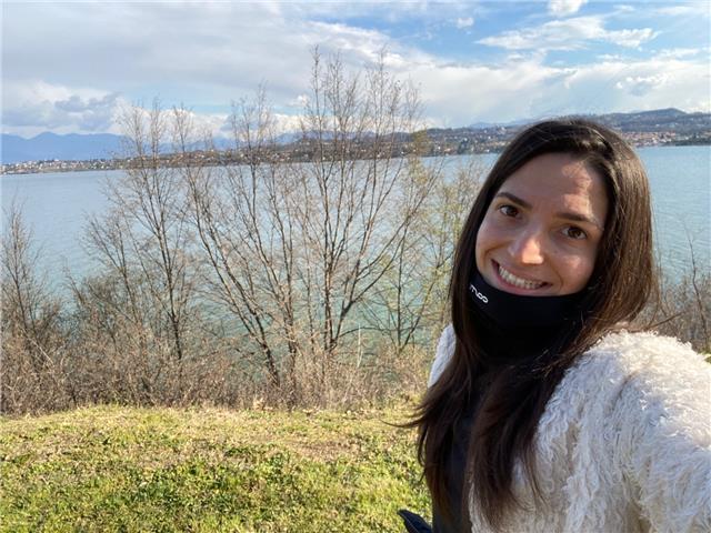 Insegnante laureata in scz Linguistiche impartisce lezione di lingua inglese, tedesco, italiano