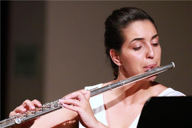 Profesora con titulación profesional y superior para flauta travesera