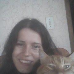 Profesora de educación integral con experiencia en el nivel de primaria y secundaria. También realizó trabajos académicos