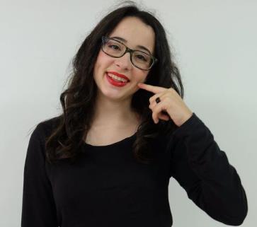 Soy logopeda, tengo un grado superior de mediación comunicativa con un b2 en lengua de signos.

he trabajado como profesora dando clases particulares con mucho éxito durante este verano.

estoy actualizada con los métodos pedagógicos más recientes e i