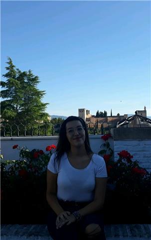 Estudiante en Trabajo Social responsable se ofrece al cuidado de niños y apoyo en materia escolar