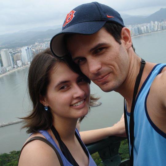 Soy Aline, profesora certificada de ingles y del portugues de Brasil desde hace 11 anos. Adapto mis clases de acuerdo con la necesidad del alumno. :)