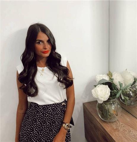 Graduada en maestra de educación primaria. 
con nivel b1 sin acreditación, se ofrece como profesora particular para alumnado comprendido entre 6 y 16 años. 
asignaturas troncales (lengua castellana, matemáticas, ciencias de la naturaleza, geografía e hist