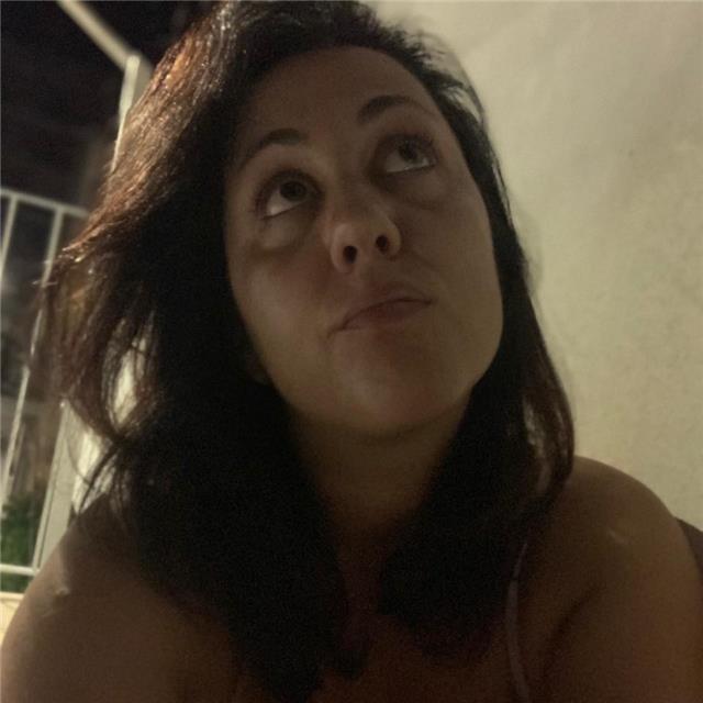 Insegnante scuola media (materie letterarie) offre aiuto allo studio e consulenza nell'utilizzo di strumenti digitali