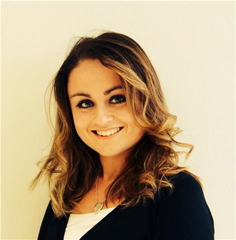 Insegnante di francese livello avanzato specializzato nelle relazioni internazionali e nella logistica, offre lezioni private online per ragazzi e adulti