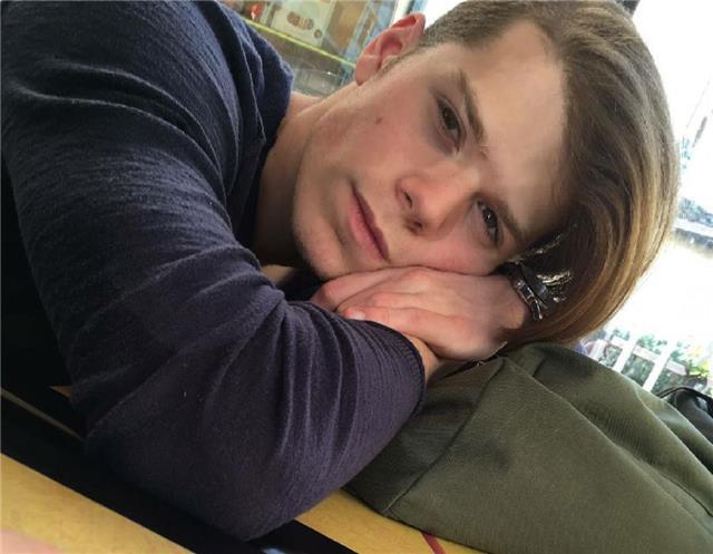 Ragazzo diplomato in scuola linguistica offre lezioni di Inglese per adulti e ragazzi, per conversazioni in qualsiasi ambito