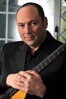 Lezioni di canto professionali. docente di canto di ruolo del liceo musicale  palizzi  di napoli e artista con esperienza internazionale insegna tecnica vocale, canto classico e moderno, con metodo scientifico e personalizzato