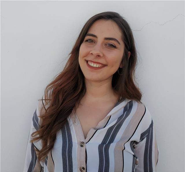 Biotecnóloga imparte clases de ciencias e inglés a domicilio u online