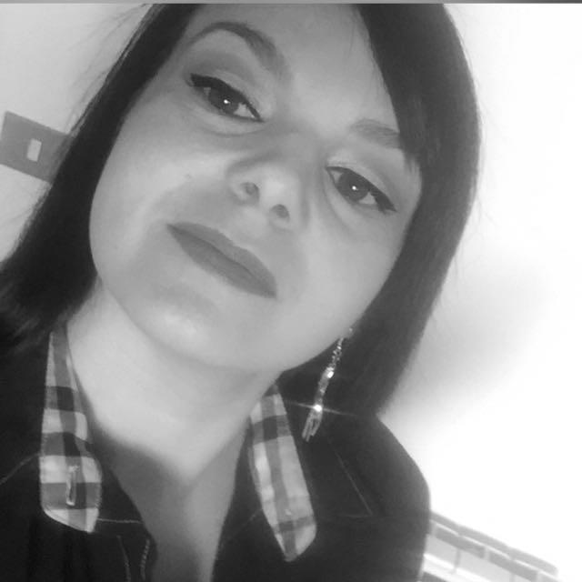 Insegnante di Diritto, Economia Aziendale, Storia, Scienze naturali, impartisce lezioni online