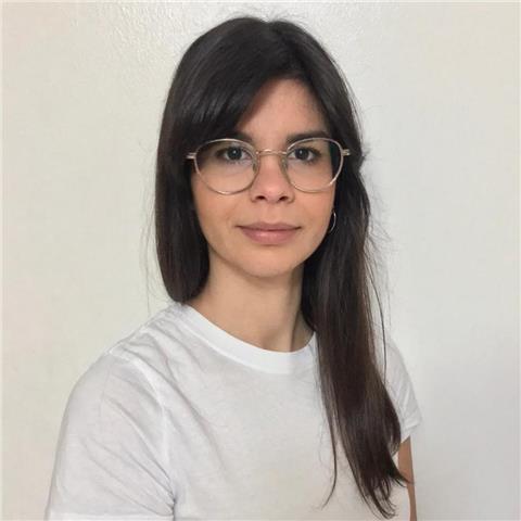 Musicista e studentessa eclettica offre lezioni private in più materie