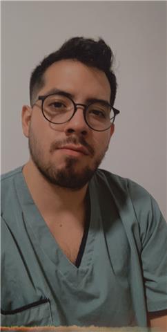 Médico orientado a todas las edades, específicamente en educación terciaria